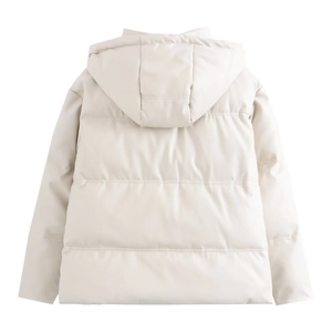 Vue arrière de la doudoune à capuche en cuir PU blanc crème avec matelassage horizontal