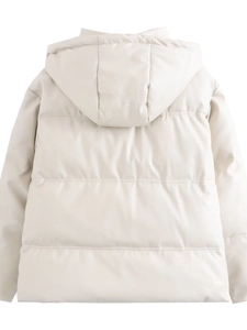 Doudoune à capuche Y2K en similicuir crème avec un design rembourré chaud au dos