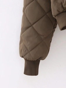 Short quilted bomber jacket with ribbed cuffs and diamond patterns for women