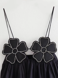 Schwarzes rückenfreies Y2K Crop Top Camisole mit großen Strass Blumen Applikationen