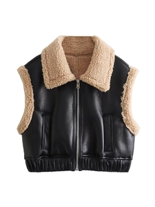 Détail du gilet pilote Y2K avec texture similicuir noir et col en polaire beige