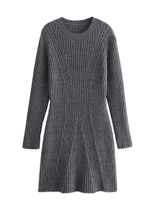 Robe longue en maille côtelée gris foncé à manches longues et silhouette en A