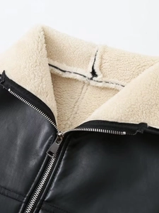 Giacca biker Y2K da donna in pelle PU nera con calda fodera in shearling e cerniera in metallo