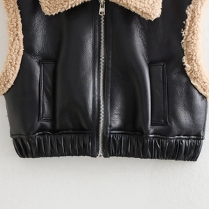 Veste vintage Y2K en similicuir avec col en fausse fourrure brune et fermeture éclair