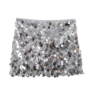 Eleganter silberner Pailletten-Minirock mit metallischem Glanz und elastischem Bund
