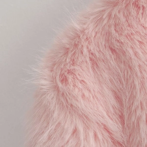 Veste courte Y2K en fausse fourrure rose avec texture douce à poils longs et style doux