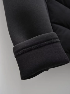 Veste matelassée noire d'hiver Y2K avec poignets côtelés et coutures de haute qualité