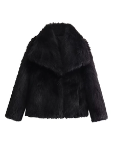 Luxurious short black faux fur coat for women with wide lapel collar for winter fashion