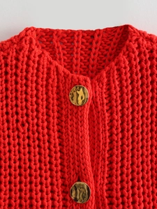 Y2K chunky red knit vest with round neck and vintage gold textured relief buttons