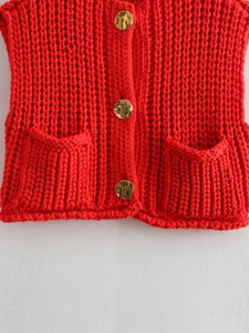 Chic red Y2K chunky knit vest with vintage gold buttons and dual front pockets