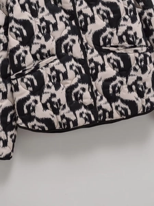 Veste matelassée ample pour femme avec imprimé abstrait noir et blanc et boutons-pression
