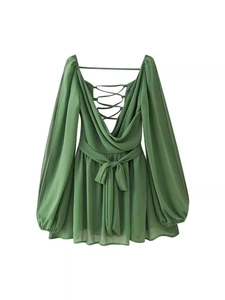 Mini-robe verte en mesh à manches longues, dos nu et détails de laçage