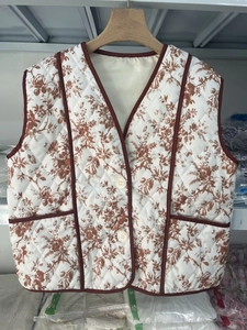 Quilted floral cotton vest with V-neck design and classic red vintage flower print