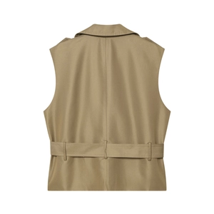 Vue arrière du gilet sans manches kaki avec épaulettes et détails de ceinture à la taille