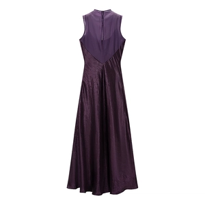 Robe maxi prune élégante avec dos en mesh transparent et boutons pour occasions formelles