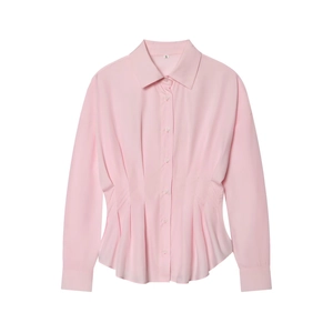 Chemisier rose à manches longues avec col à revers et détails plissés à la taille