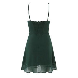 Robe à brepelles vert foncé avec dos froncé élastique et détails à volants élégants