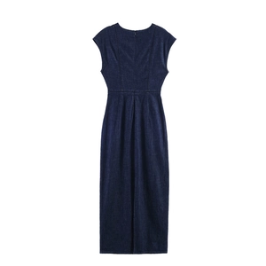 Robe longue en jean bleu foncé sans manches avec fente arrière et taille ajustée