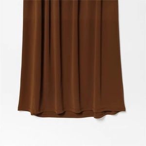 Robe longue plissée marron foncé de style français avec drapé élégant et ourlet fin