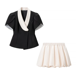 Haut à Manches Courtes à Col en V Coupe Ajustée Color Block pour Femmes Et Mini-jupe en Polyester Patchwork Jupe Boule Haut Et Bas