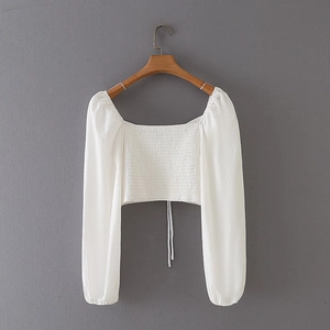 Weißes Langarm-Crop-Top mit Karree-Ausschnitt und gerafften Brustdetails