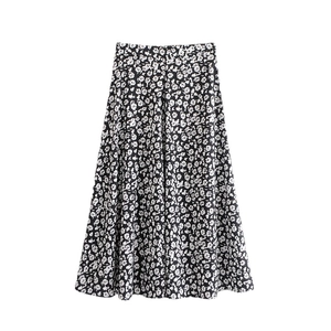 Jupe mi-longue évasée à taille haute avec motif floral blanc sur fond noir