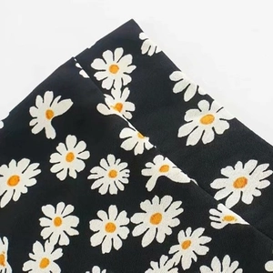 Hoch taillierter schwarzer Midirock mit weißem Gänseblümchen-Print für Damen Mode