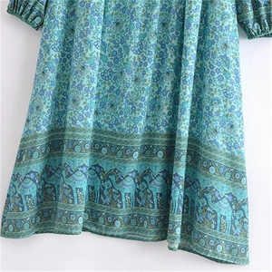 Robe en coton bohème à col en V avec imprimé floral et motif chameau en bleu et vert