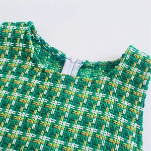 Abito smanicato in tweed da donna verde con scollo rotondo e cerniera sulla schiena