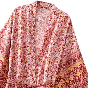 Abito lungo kimono in cotone a fiori bohémien con nappe e stampe etniche
