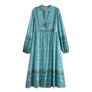 Robe bohème en coton à manches longues, motifs turquoise et col en V à glands