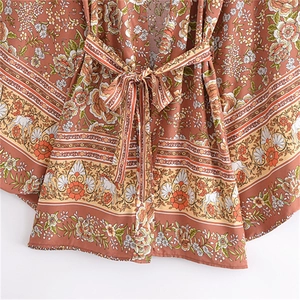 Cardigan kimono bohémien ruggine con stampa floreale, motivi di cavalli e lacci