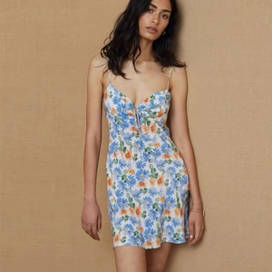 Mini Robe Camisole À Imprimé Floral Pâquerette Style Français Pour Femmes Sexy Col En V Nœud Devant Robe Courte