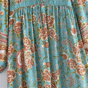 Robe longue bohème vert menthe à imprimé fleuri avec cordons et détails pompons