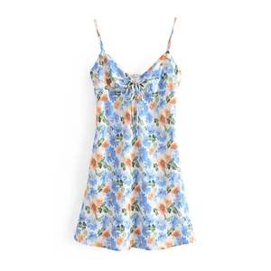 Robe courte fleurie à imprimé marguerites avec col en V et nœud décoratif élégant