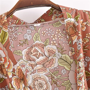 Abito a kimono corto rosso vintage con stampa floreale e lacci sulle maniche