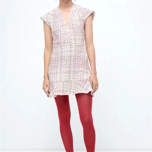 Robe Courte en Tweed à Manches Courtes avec Col en V Vintage pour Femmes Élégante à Carreaux Coupe Cintrée Ourlet Volanté
