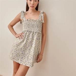 Mini Robe Vintage Française Imprimé Floral Femmes Col Carré Taille Smockée Nœud Bretelle Sans Manches Coupe Ajustée Été