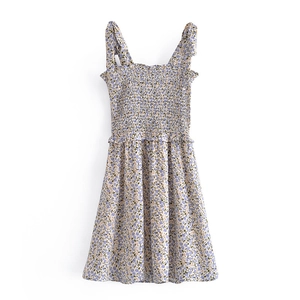 Robe d'été fleurie vintage française avec buste froncé et bretelles à nouer