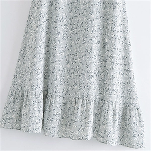 Floral midi dress with puff sleeves and ruffled hem in a fresh French vintage style