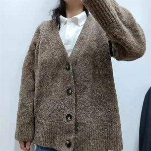 Gilet en Maille Ample pour Femmes avec Col en V et Design Vintage à Boutonnage Simple Couleur Café Manches Longues Look Streetwear
