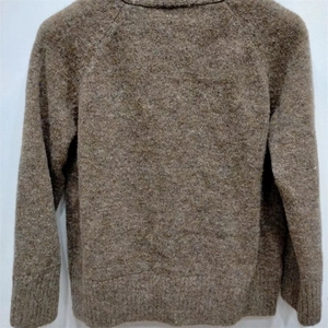 Gilet en tricot marron à col en V pour femme, coupe ample avec détails côtelés