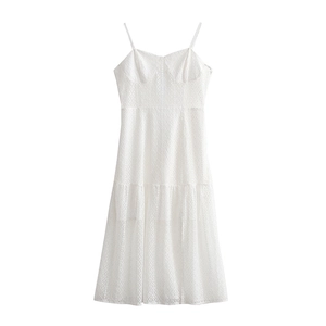 Robe mi-longue élégante en dentelle blanche à bretelles avec col en V et taille cintrée