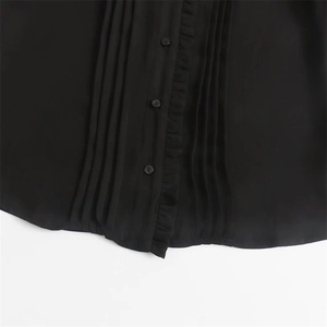 Elegante camicetta nera a maniche lunghe da donna con pieghe, volant e bottoni