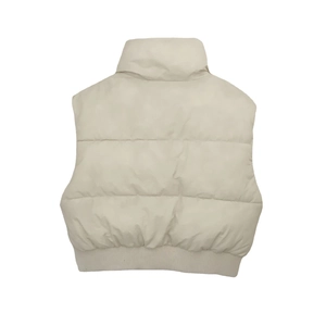 Vue arrière du gilet matelassé beige avec col montant et ourlet à bords-côtes