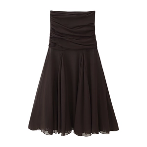 Elegant dark brown ruched strapless dress with high waist and pleated chiffon fabric
