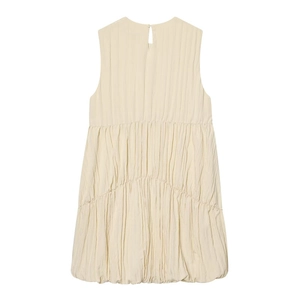 Robe sans manches beige à étages en tissu plissé avec fente goutte d'eau au dos