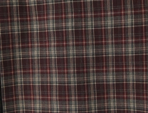 Gros plan du tissu écossais rouge et gris avec une texture fine en coton mélangé