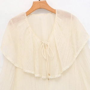 Camicetta beige stile francese con scollo a V, bordi in pizzo e maniche lunghe a pieghe