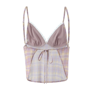 Completo estivo da donna con canotta a quadretti e gonna con pizzo e dettaglio fiocco